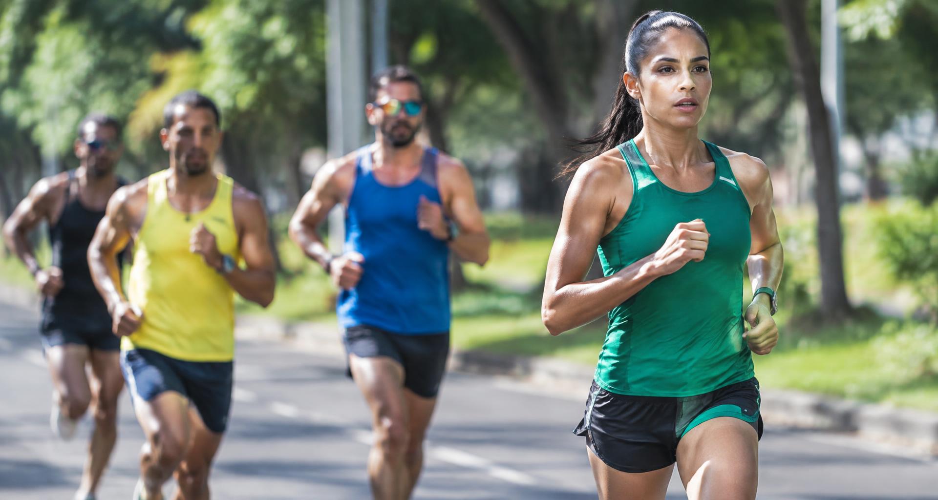 Atletas em uma corrida ao ar livre